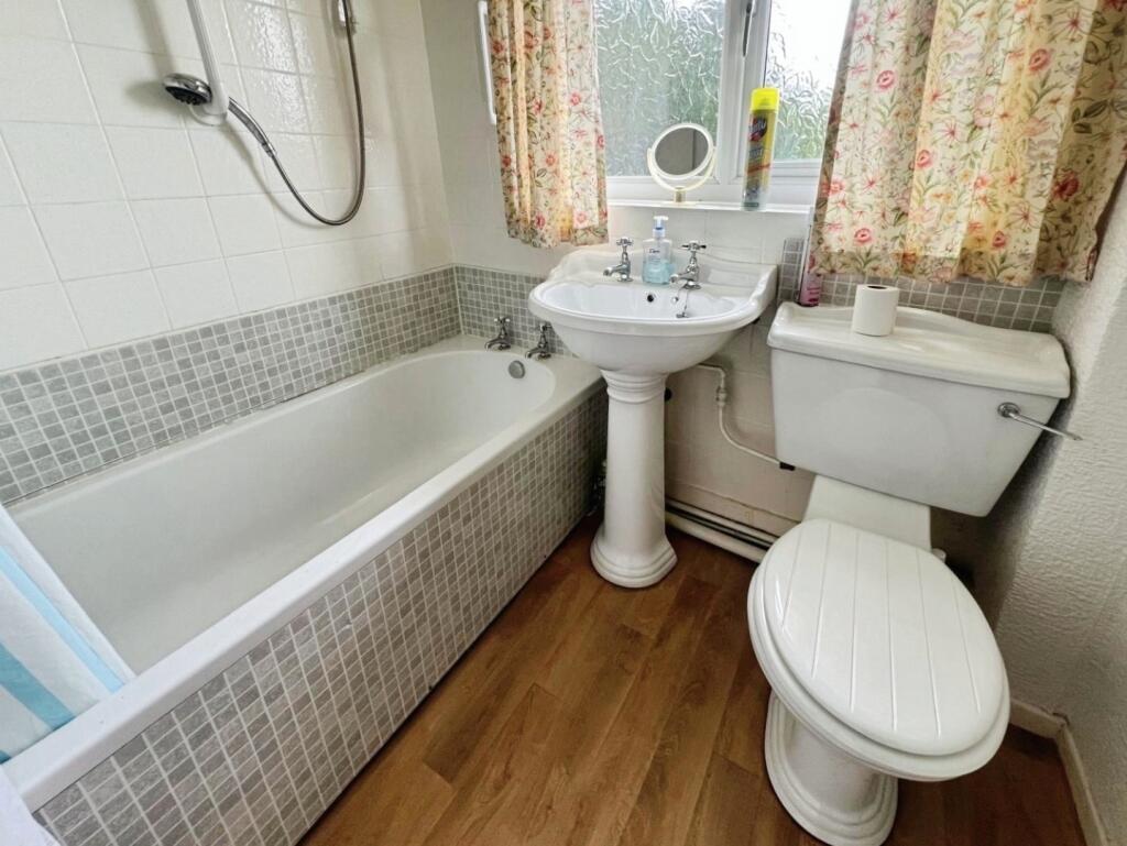 pbox-bathroom-316386.jpg