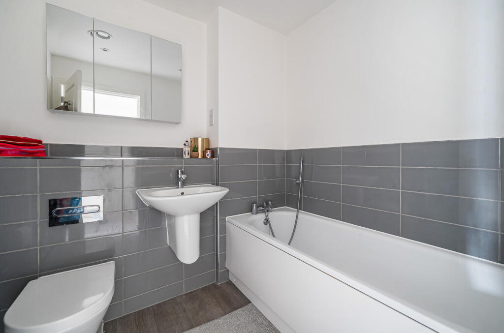 1374629-6-690a279...