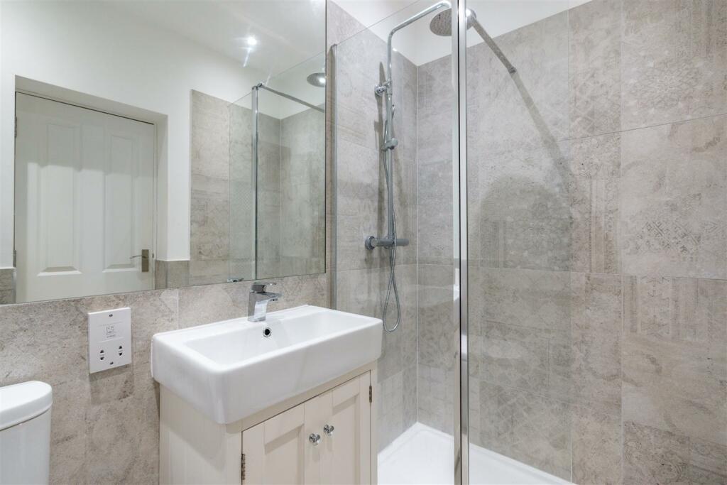 En Suite Shower Room