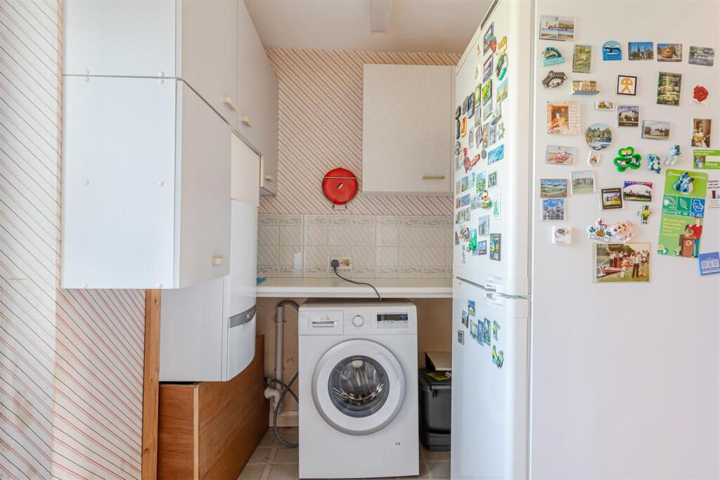 A13 - 10 Crestway Strete - 250424.jpg