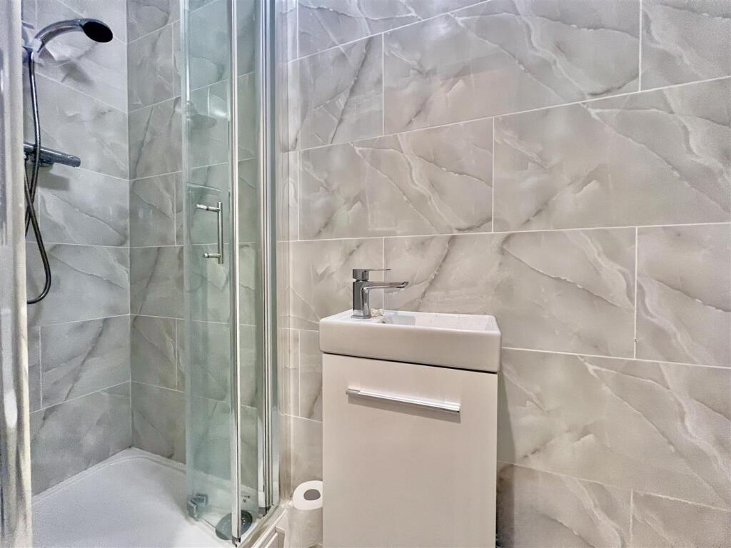 Shower Room/ WC