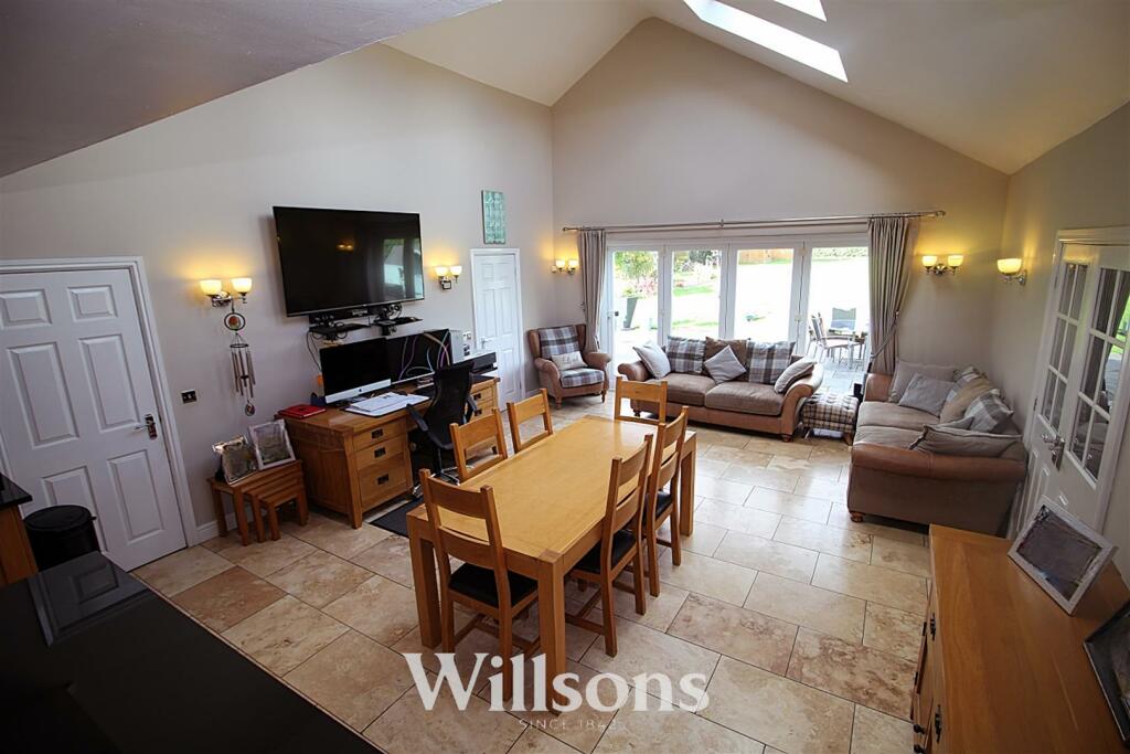 family-dining area.jpg