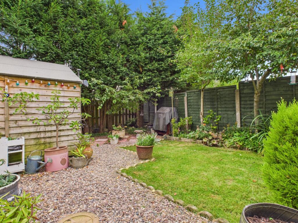 CAM03729G0-PR0127-STILL021