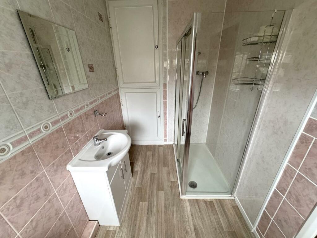 GROUND FLOOR SHOWER ROOM