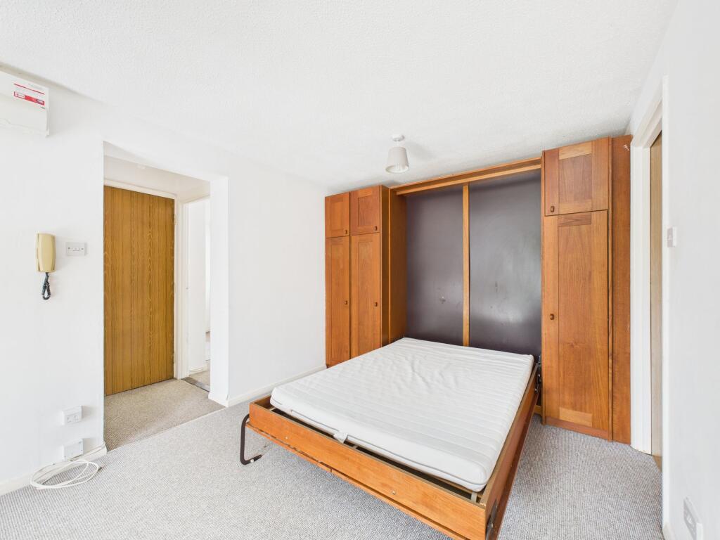 Open Plan Living (Pullout Bed)