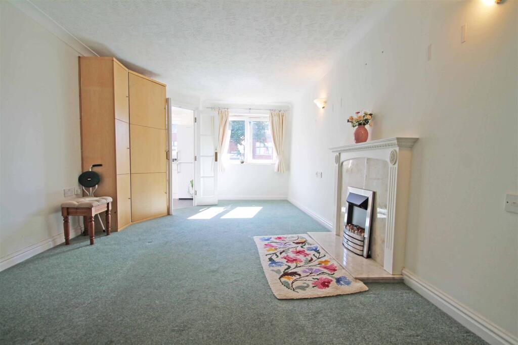 Sitting/Dining Room