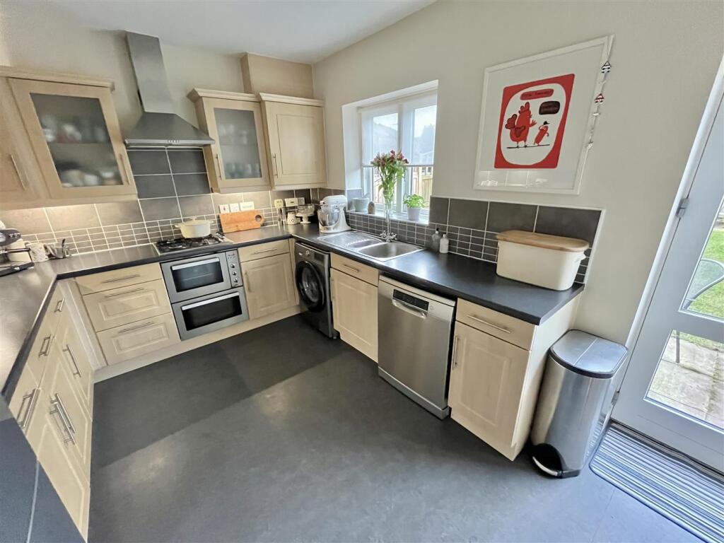 Dining Kitchen Aspect 3