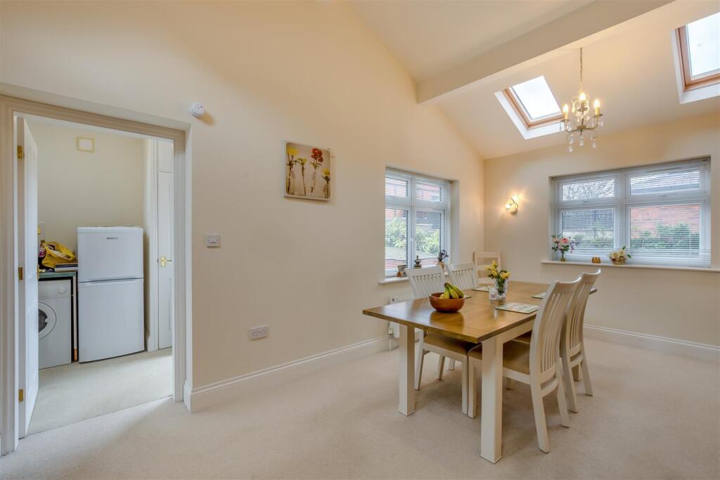 8637659-interior23.jpg