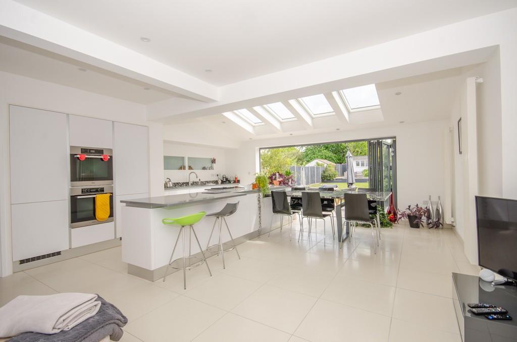 Kitchen-family room 1.jpg