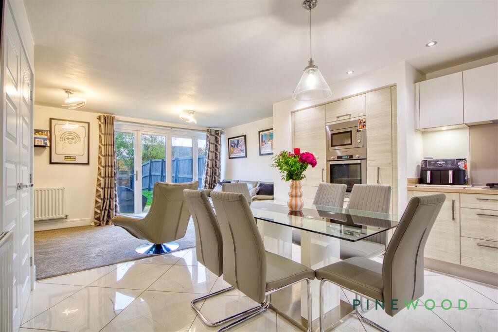 Kitchen / Dining room / Lounge