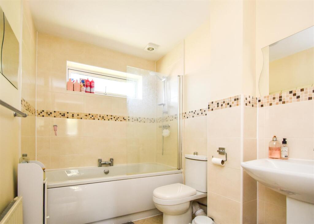 3 Ashfields - Bathroom.jpg
