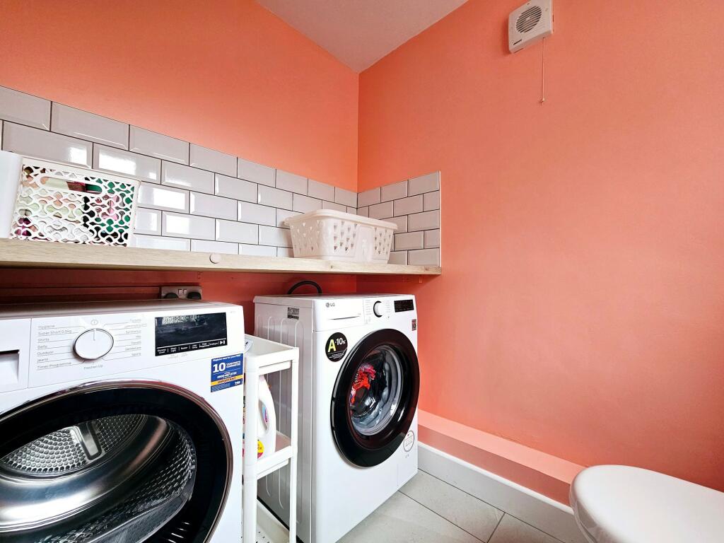 Utility Room / cloaks/ wc