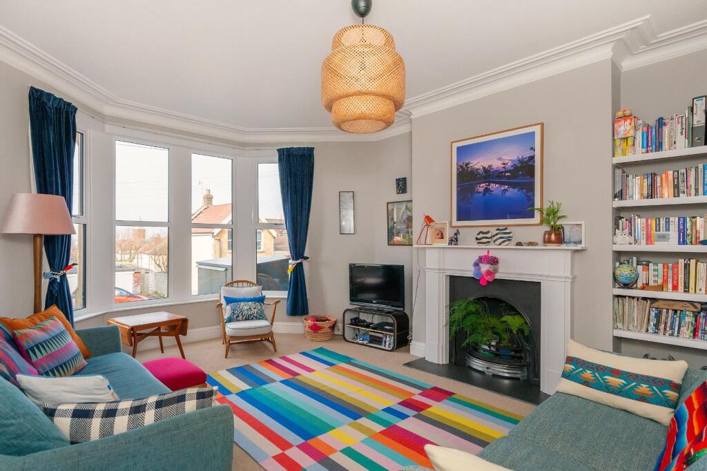 0R5RKE - Living Room E.jpg