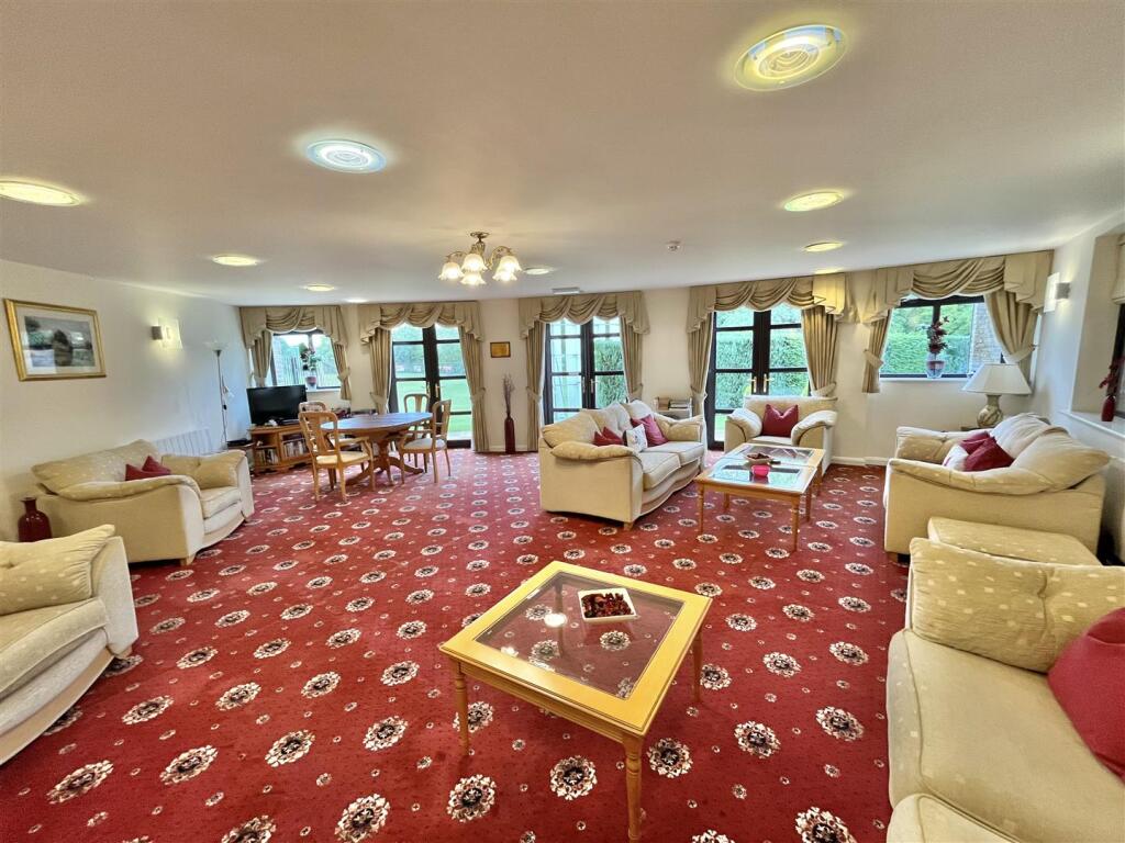 Main Reception, Residents Lounge/Kitchen &amp; Laundry