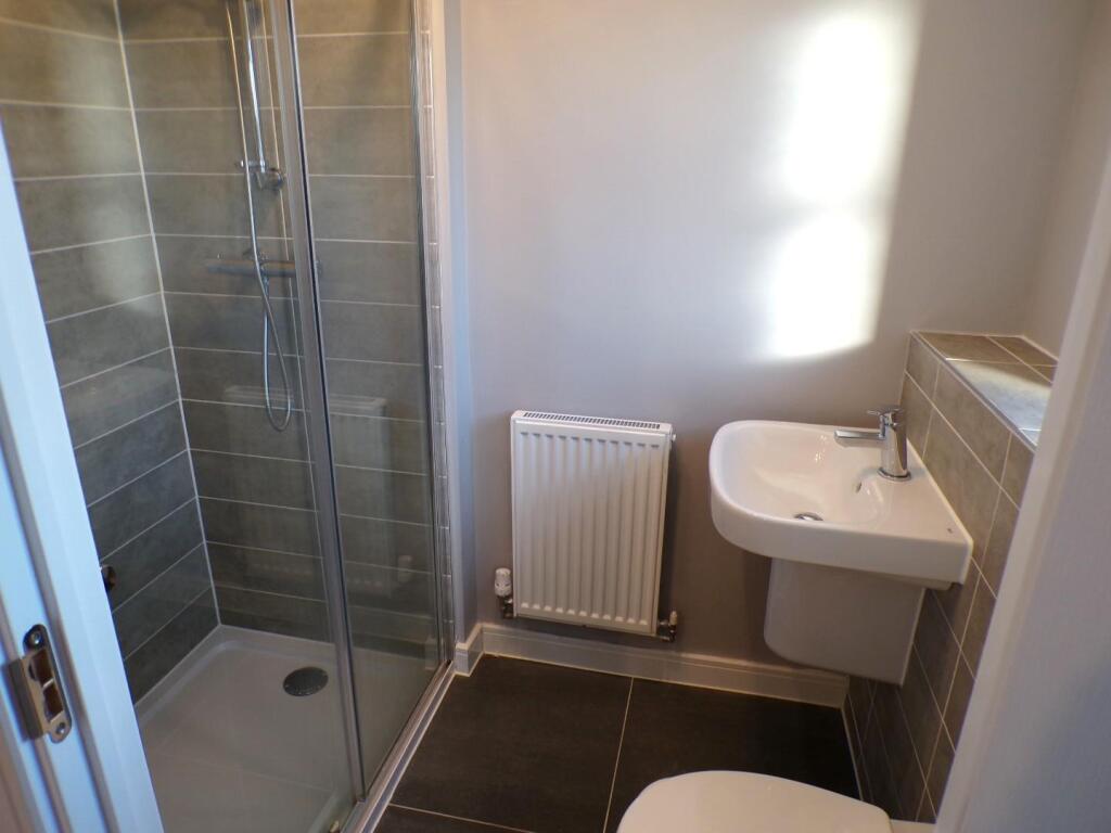 SpringValleyWay17ensuite.JPG