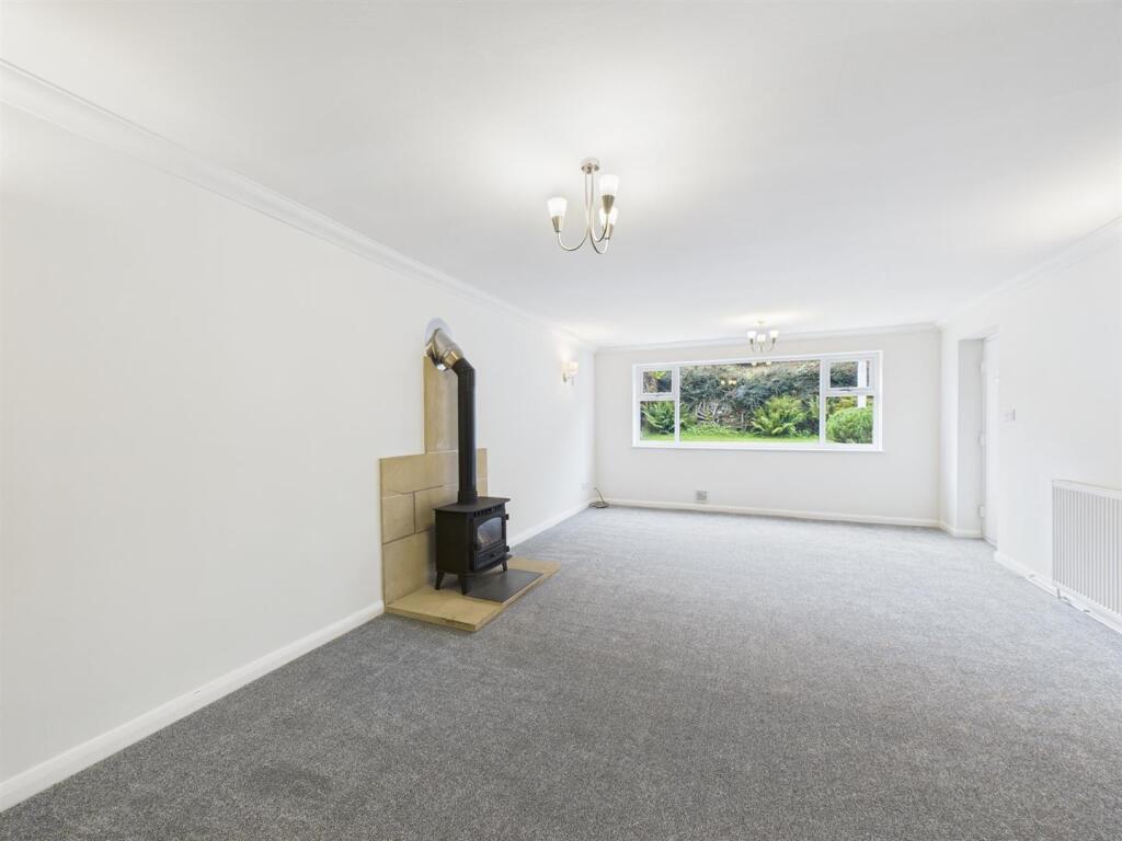 Spacious Lounge/Dining Room