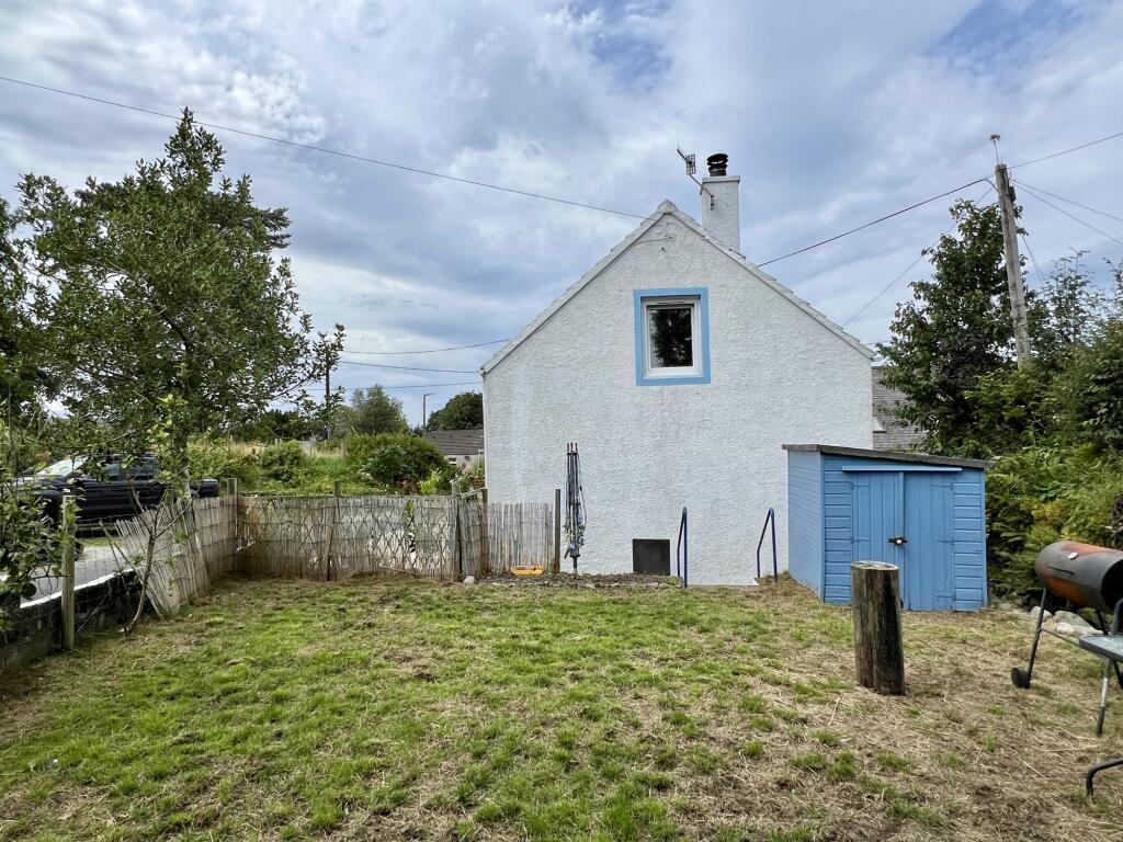 2 Burn Court, Dalry - Williamson and Henry