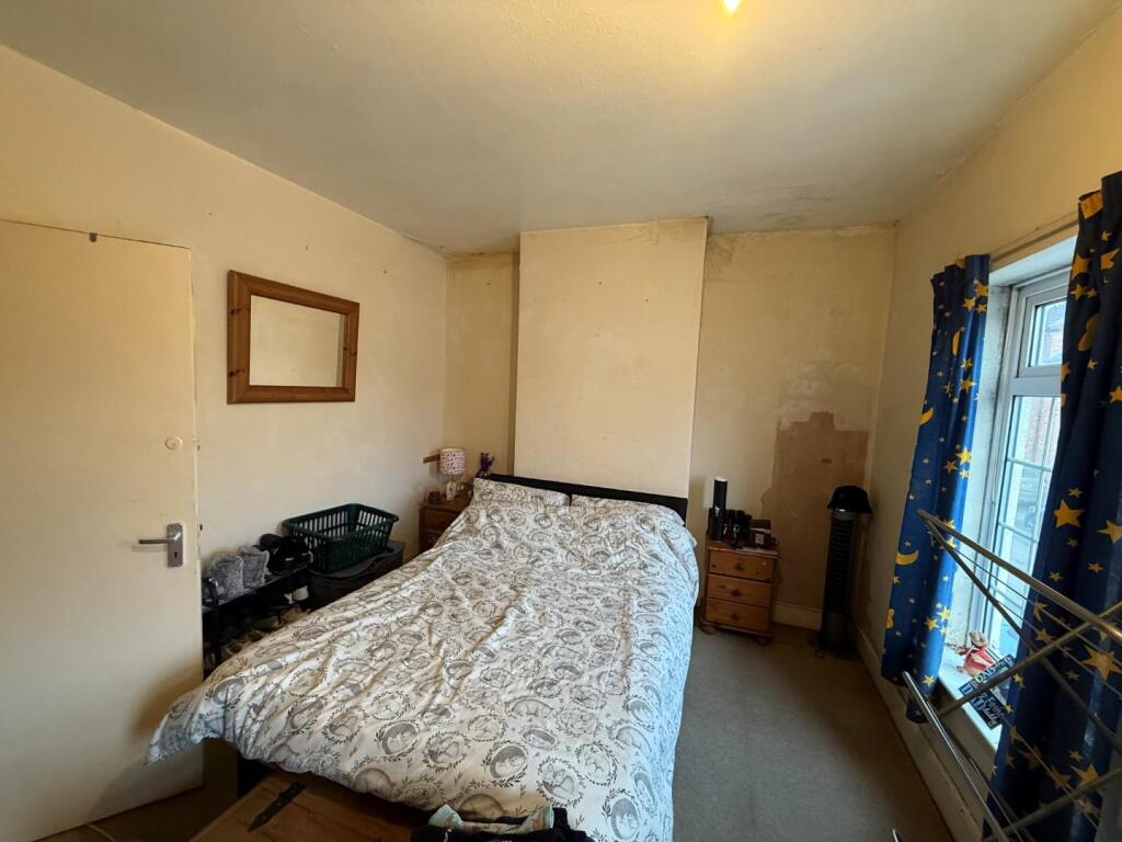 Bedroom 1.jpg