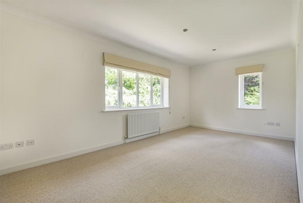 Bedroom 5.jpg