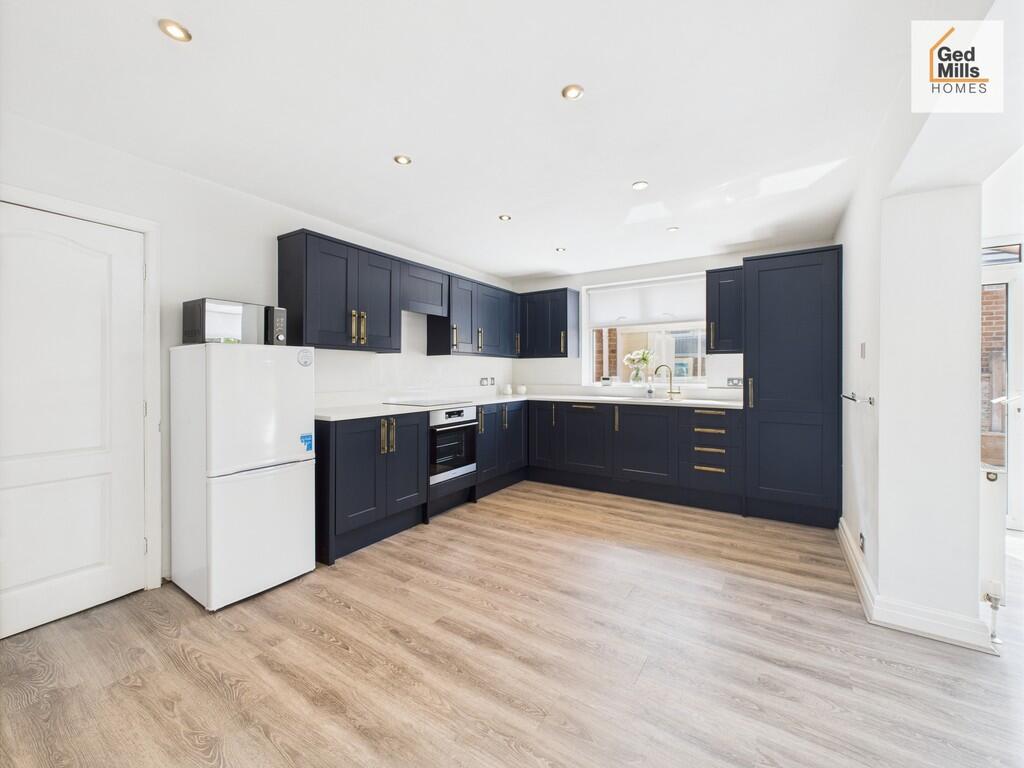 CAM04261G0-PR0085...