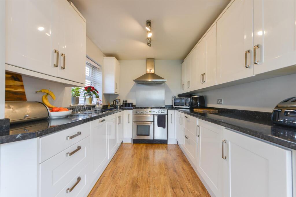 The Avenue, Greenacres3.jpg