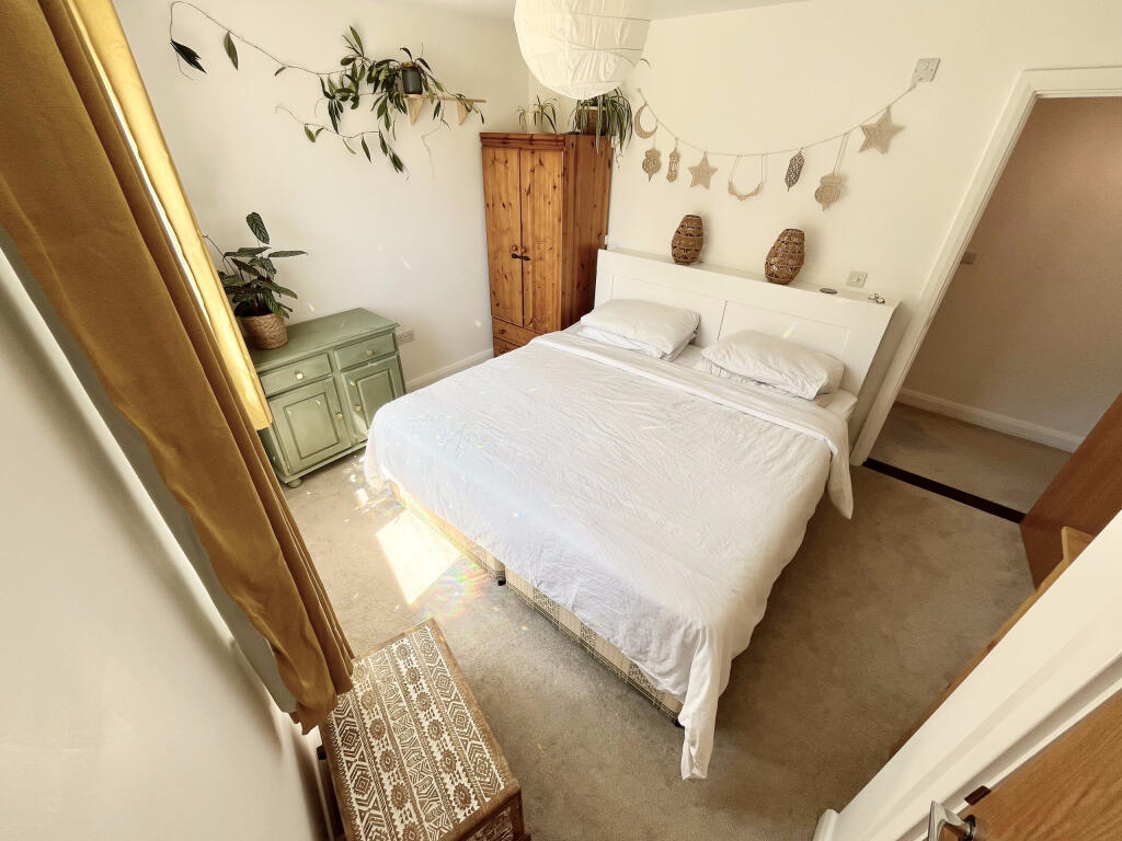 Bedroom 1  shot 2.jpeg