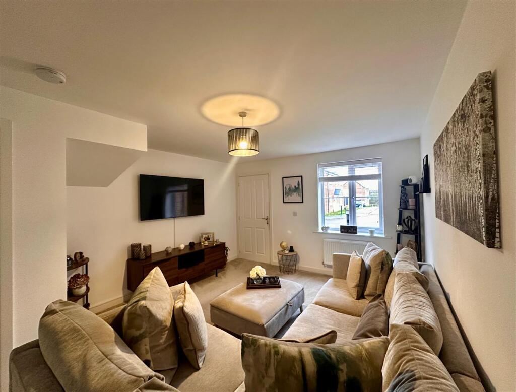 lounge 1.jpg