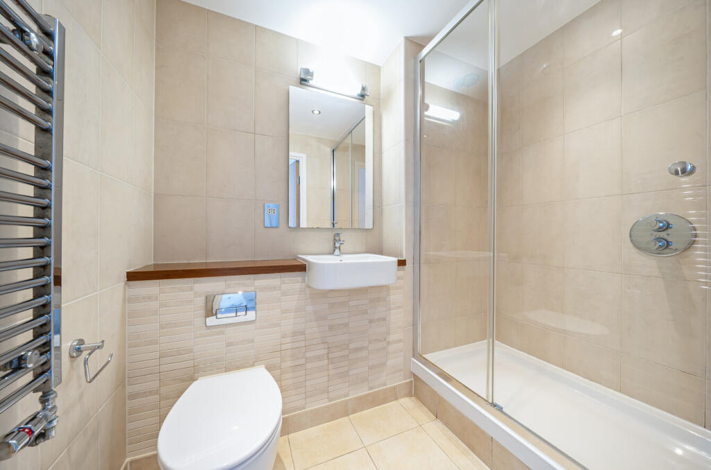 1365169-4-68e7a15...