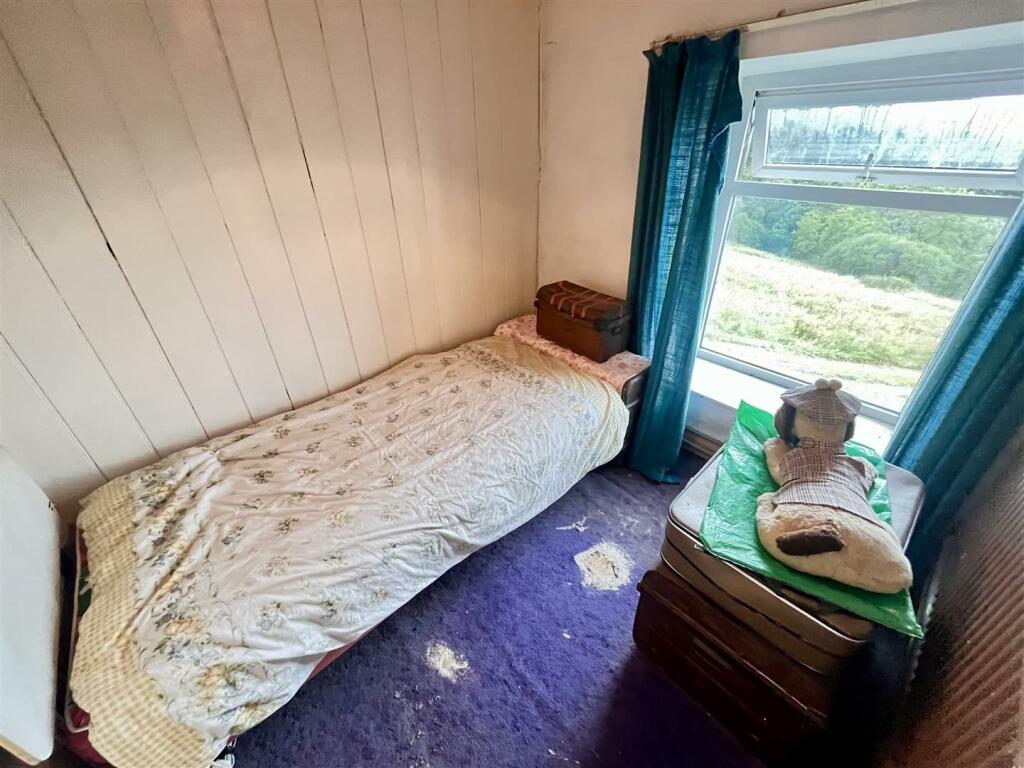 FRONT BEDROOM 2