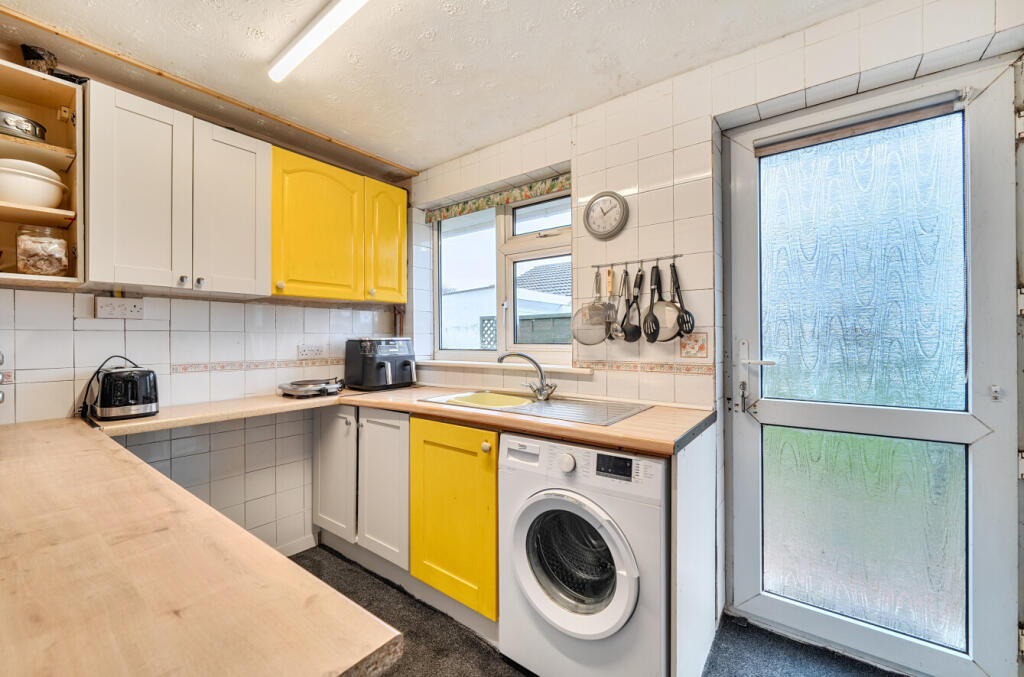 1389341-6-693ff48...