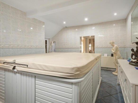hot tub room.jpg