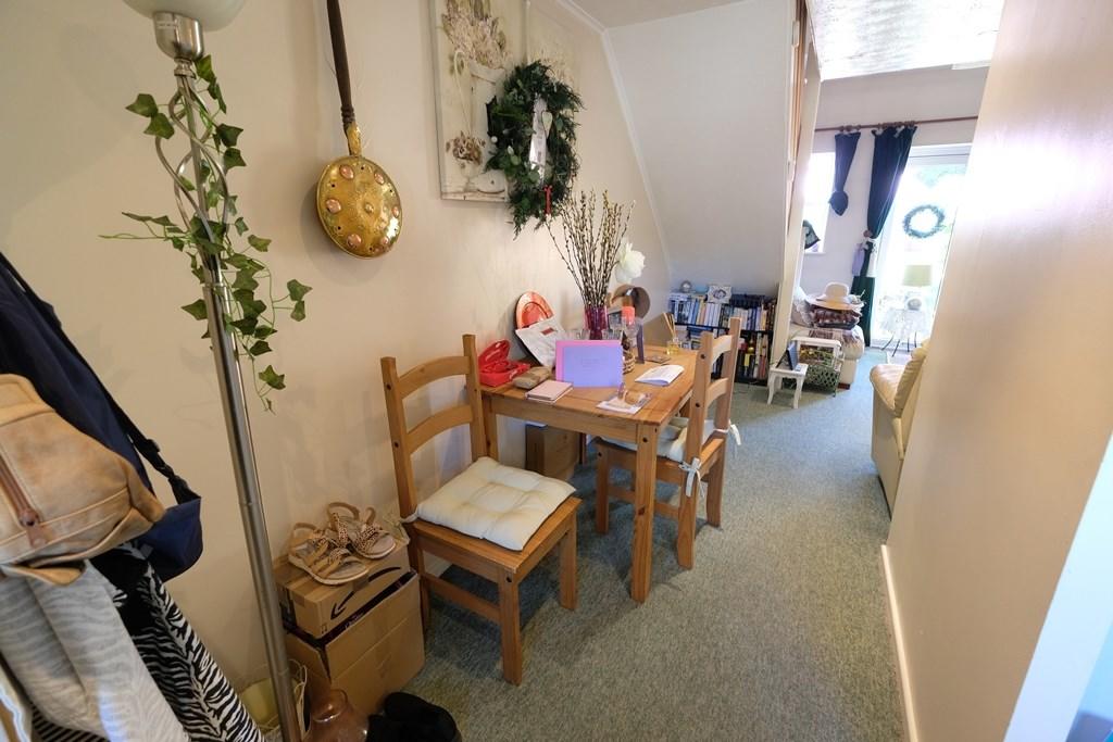 SITTING/DINING ROOM