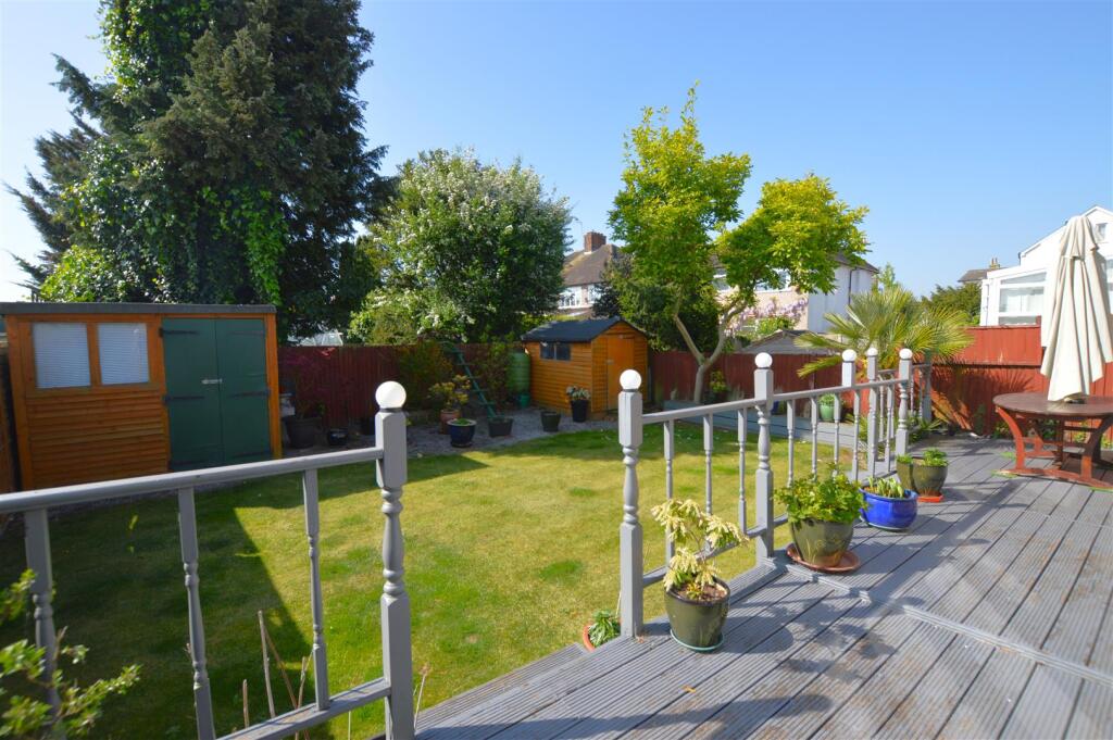 253 Nelson Road garden2.JPG