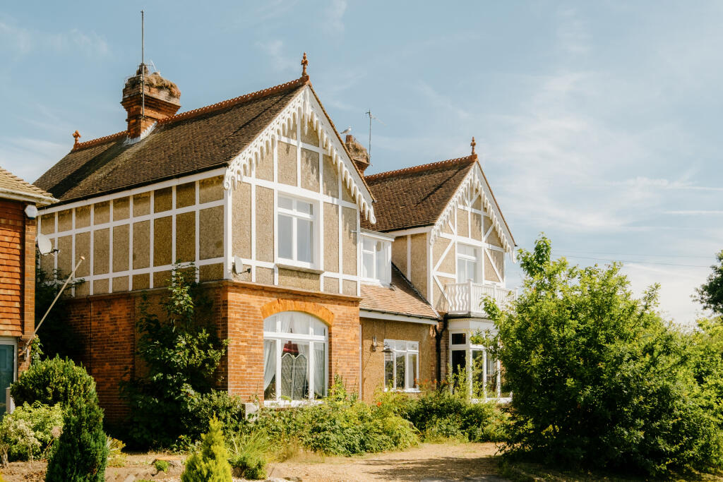Croft-Bexhill-Squirrels-Exterior-4