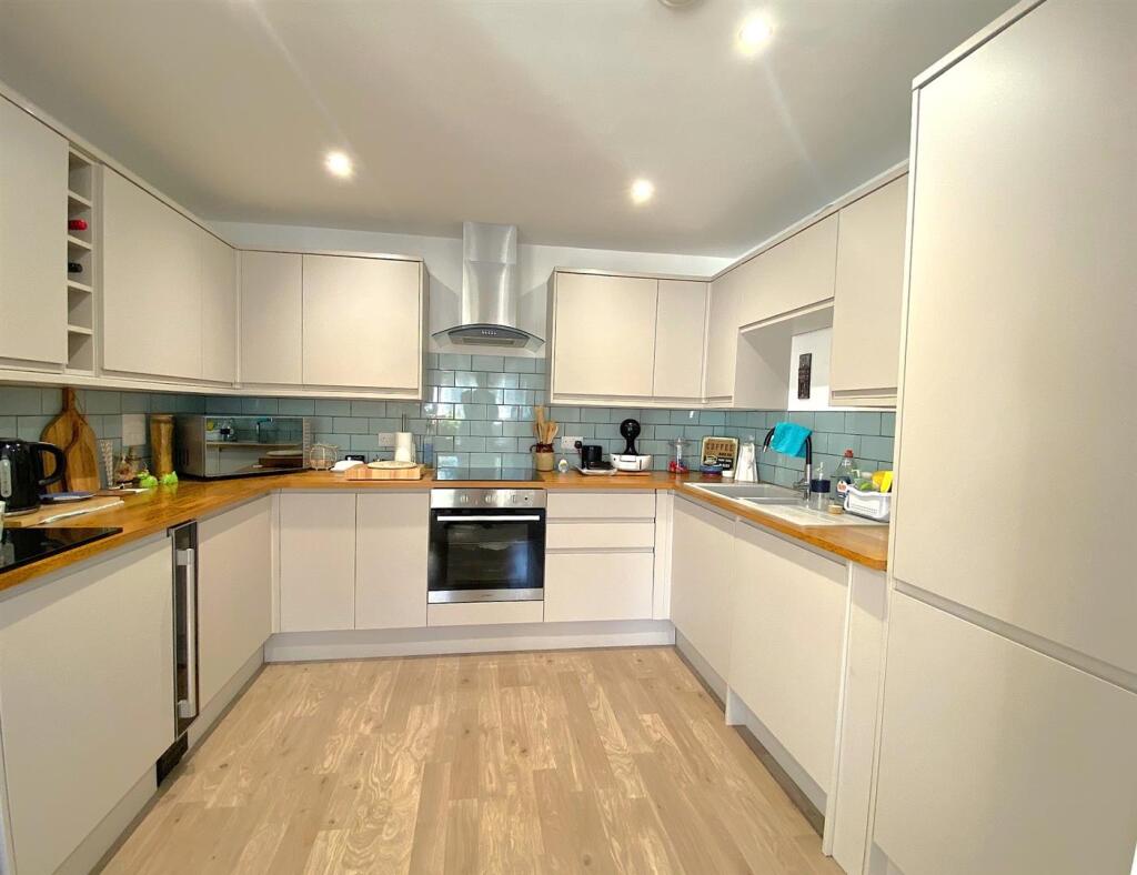 56C Haslam Crescent - Kitchen.jpg