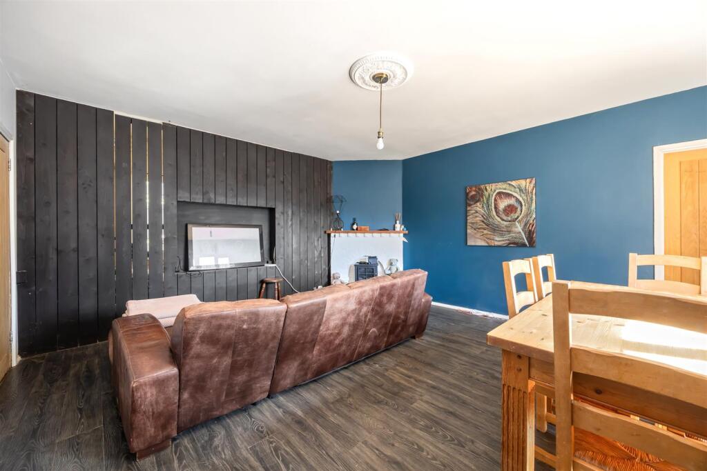 Parkfield Road, 28-033.jpg