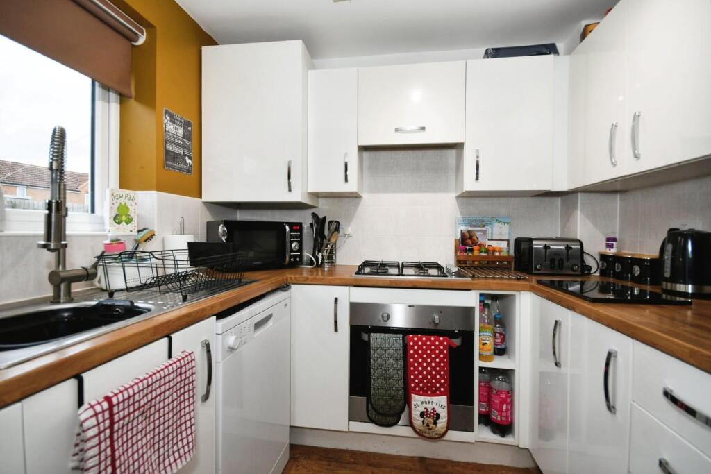 KITCHEN 02.jpg