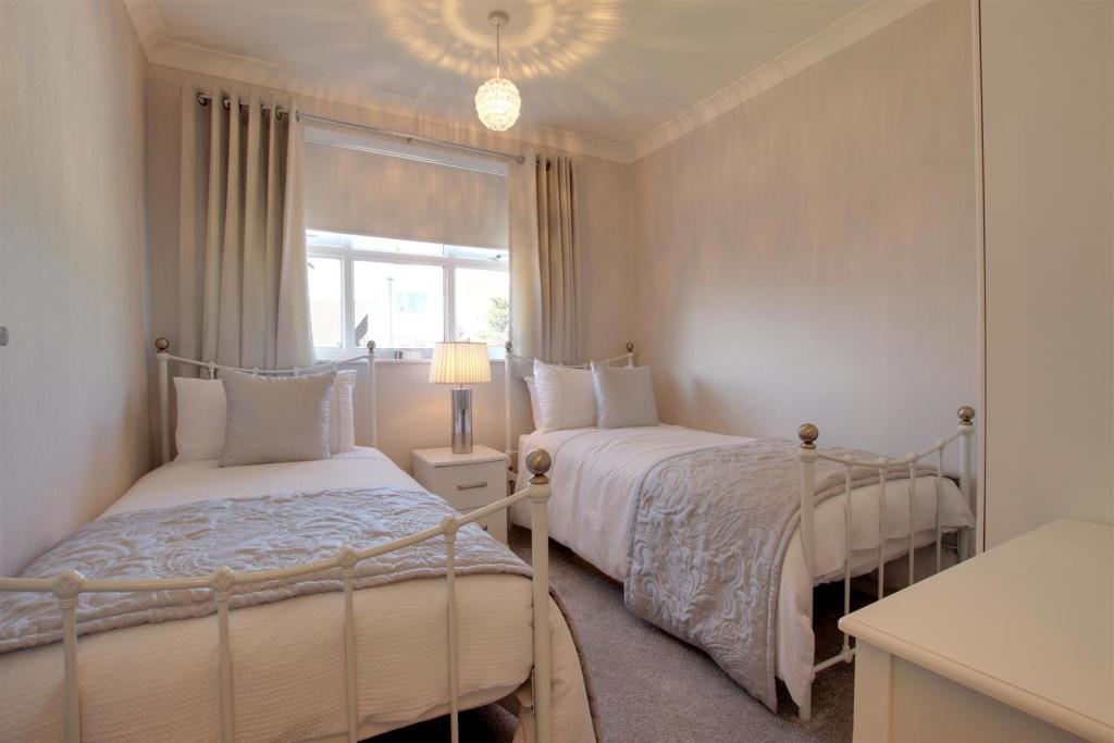 BEDROOM 2 (FRONT)