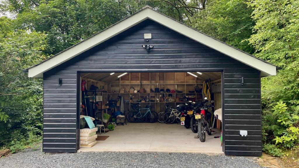 garage/workshop
