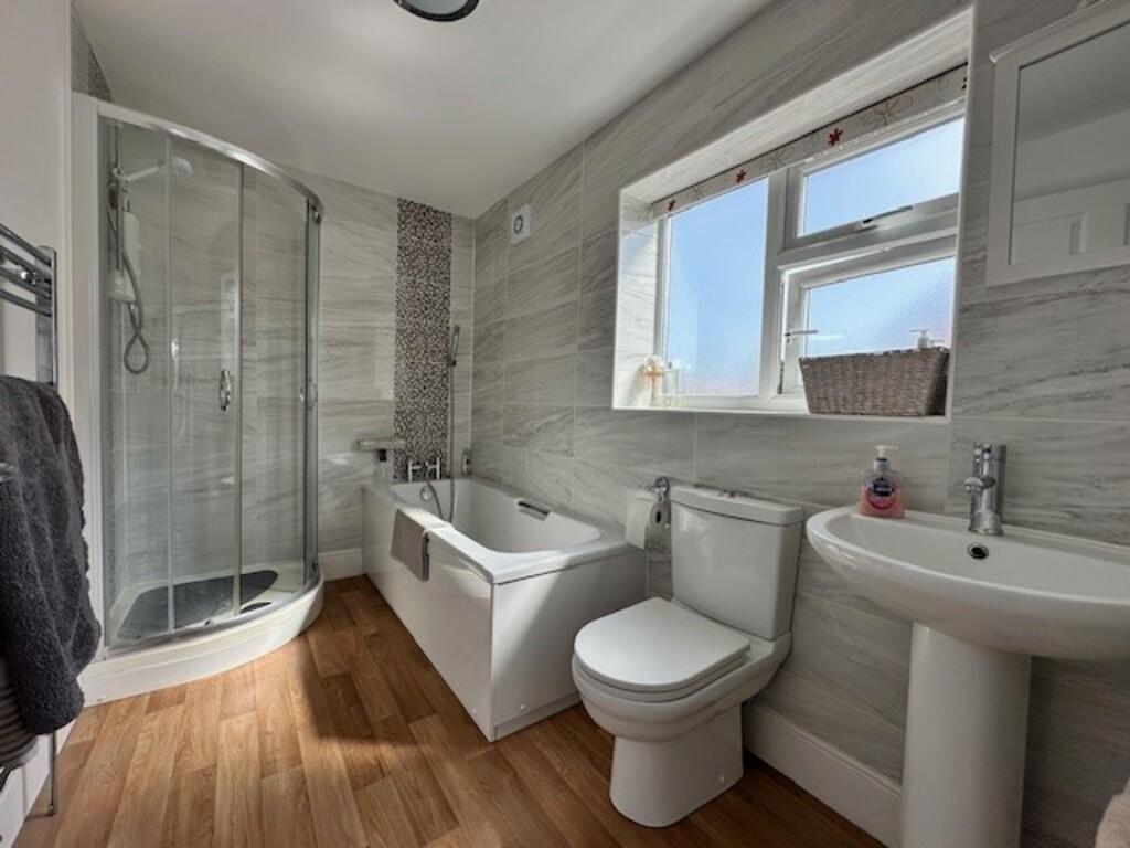 bed 2 ensuite