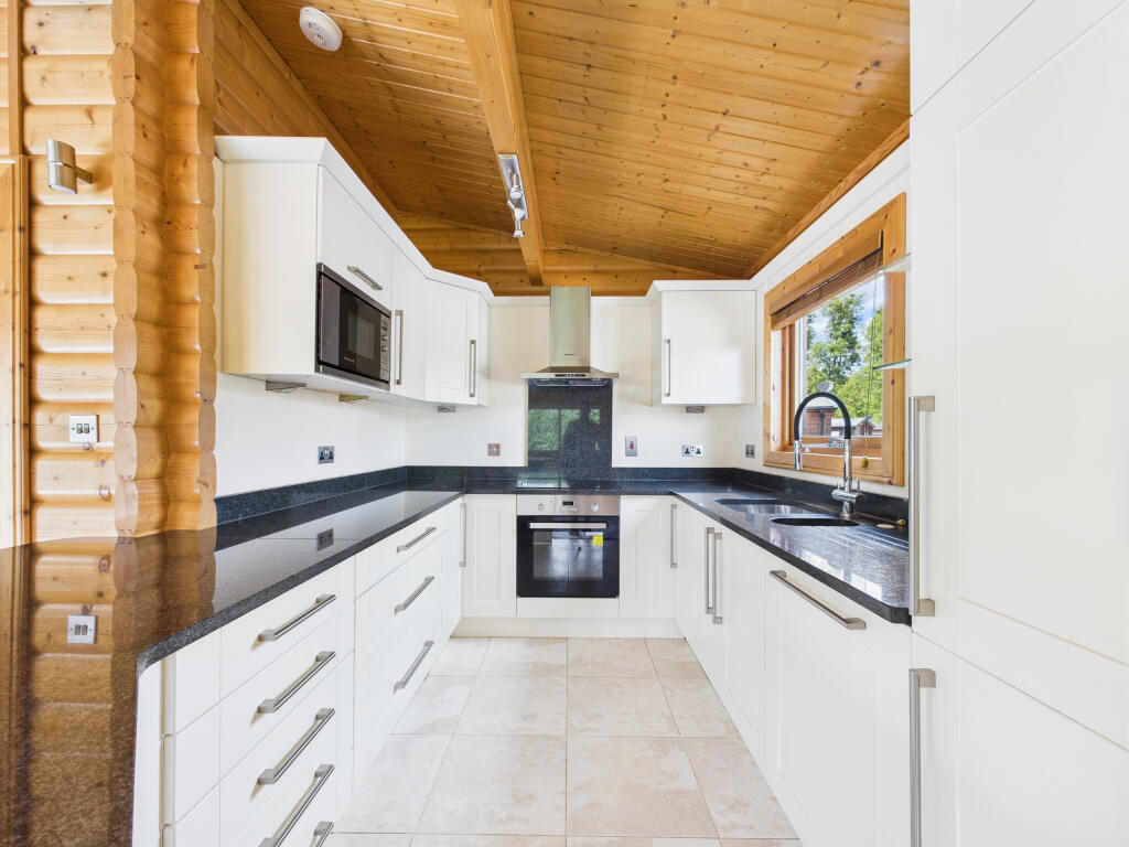 CAM01354G0-PR0557-STILL013