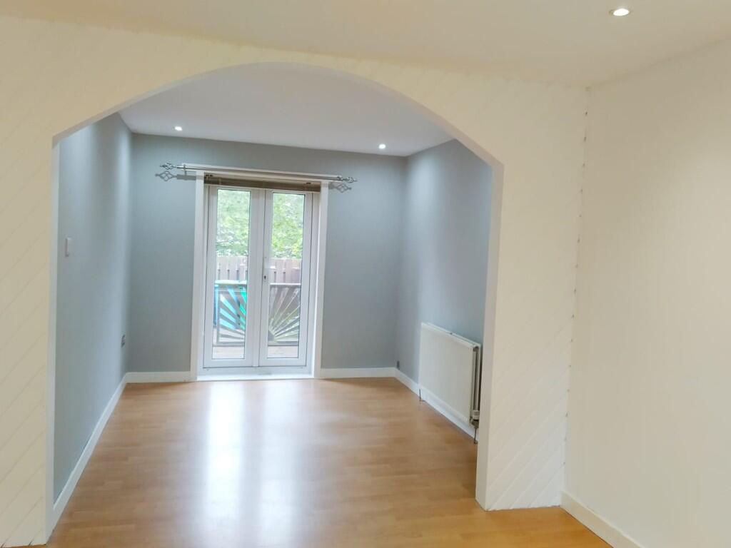 Lounge/Dining Roo...