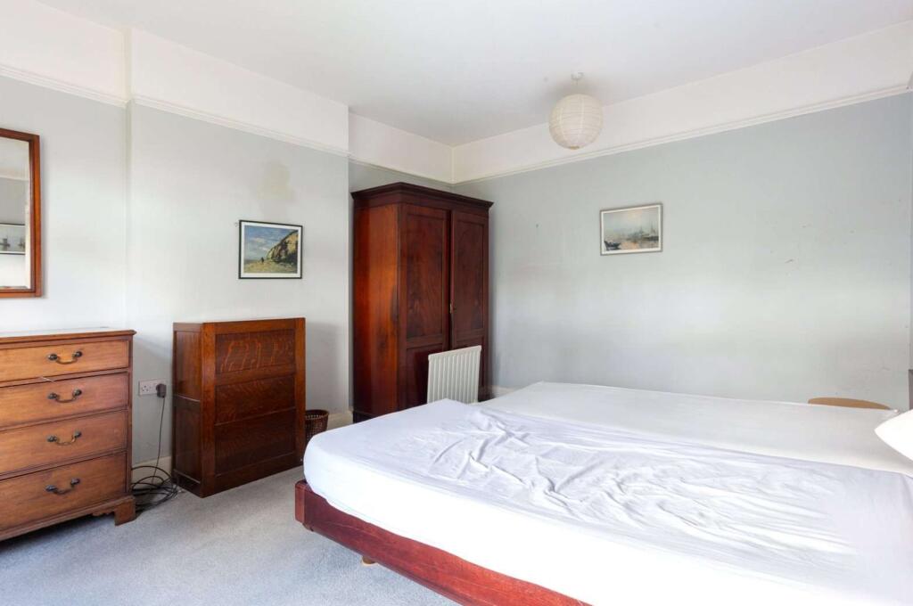 Muskegon, Lime Grove Avenue, Chilwell, Nottingham, NG9 4AR