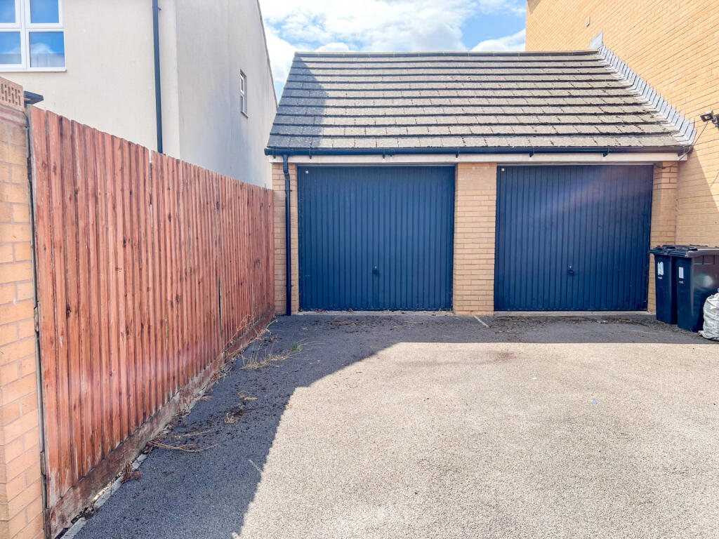 Garage/Tandem Parkin