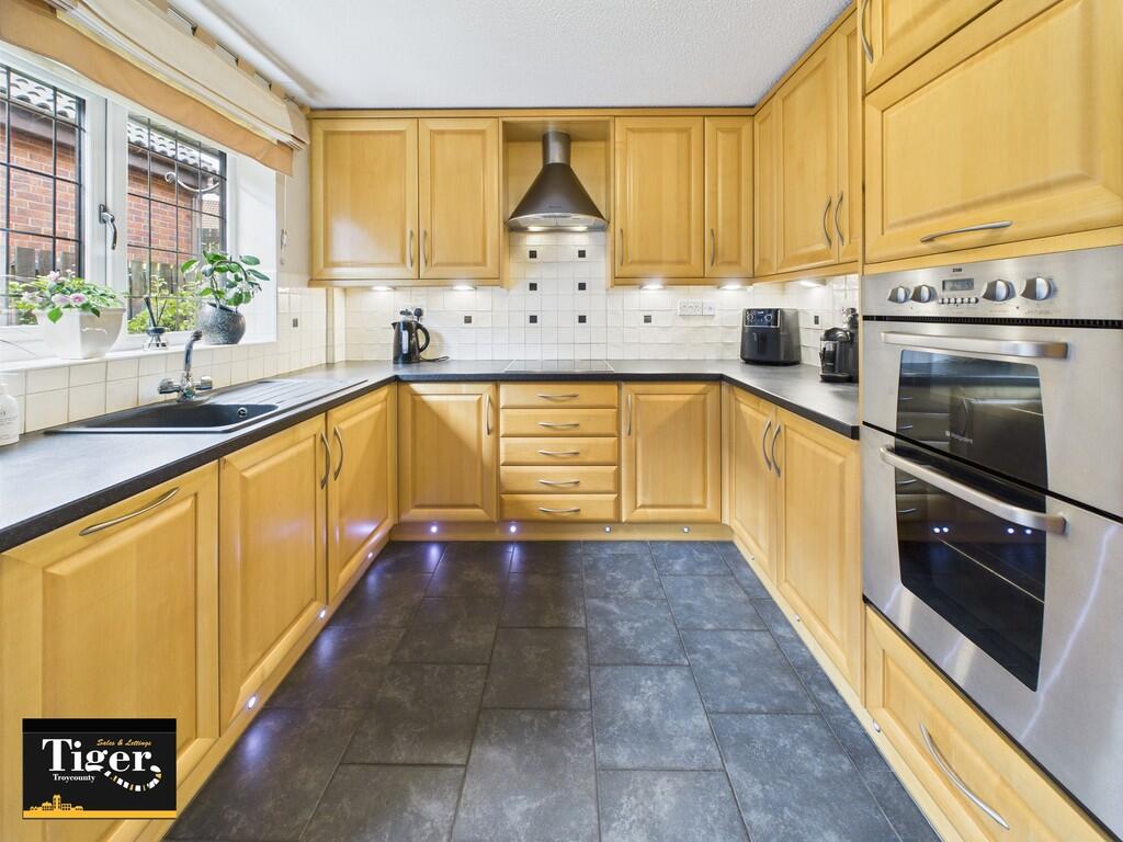 CAM02176G0-PR0671...