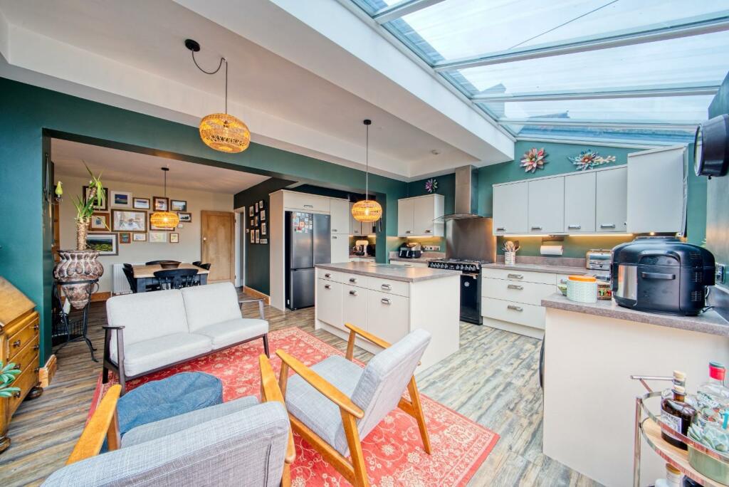 2 - family room kitchen diner.jpg