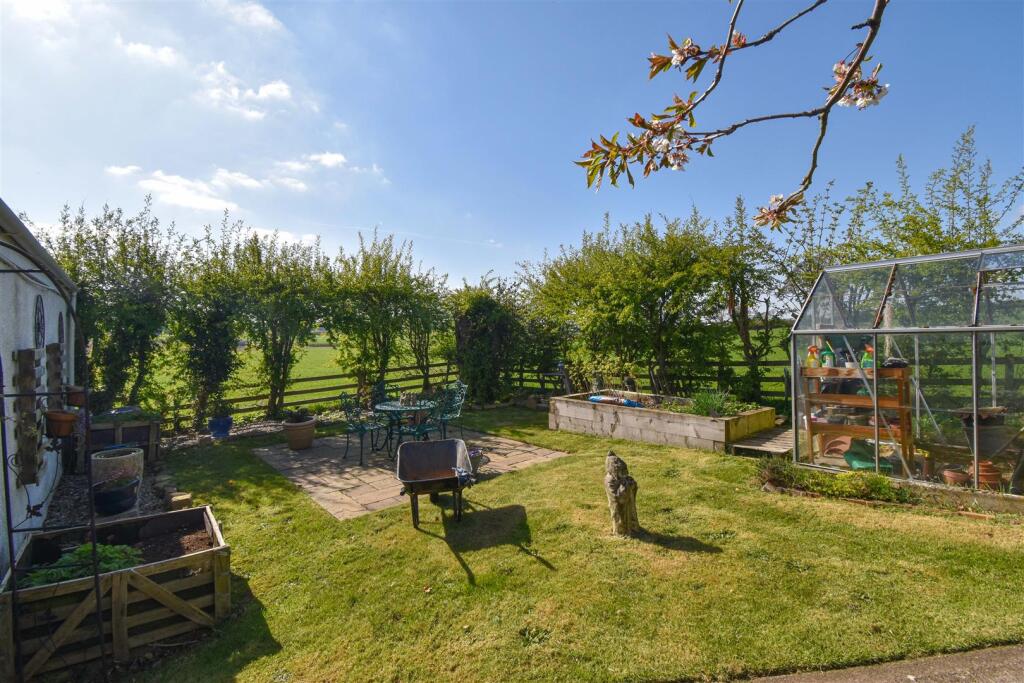 1 Mill Bank Rear Garden c.jpg