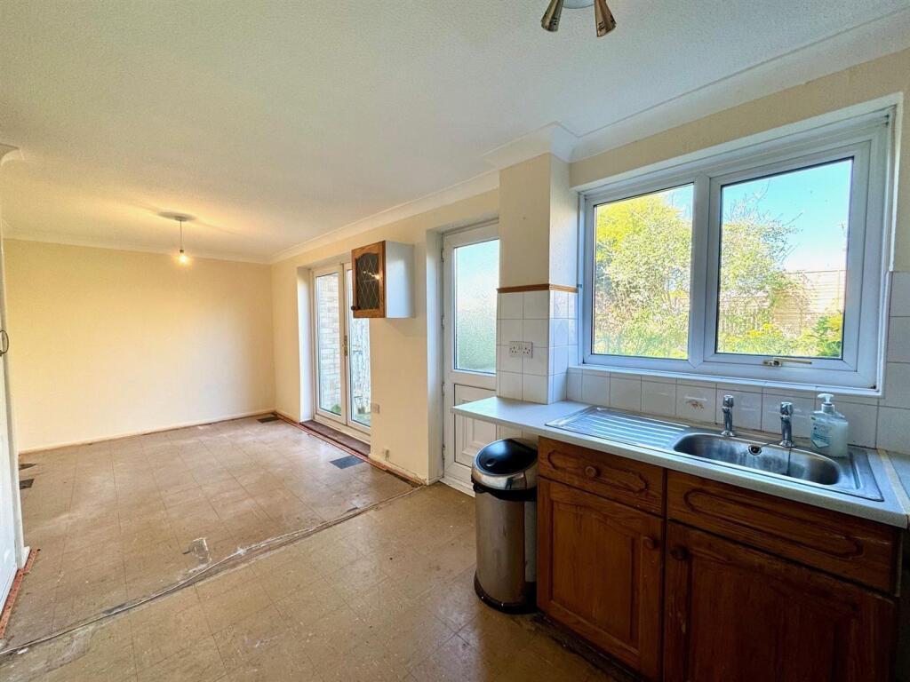 OPEN PLAN KITCHEN/DINING ROOM