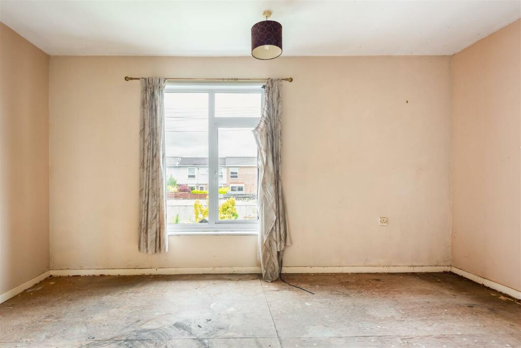 9 Hazlebarrow Close-12.jpg