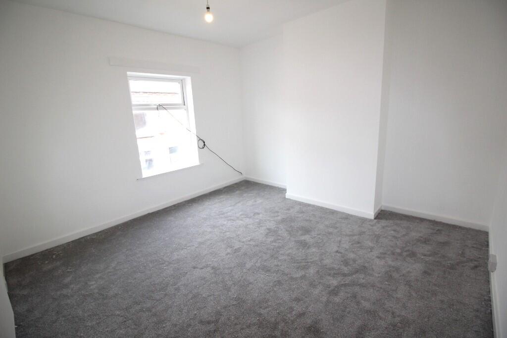 Master Bedroom (b) 
